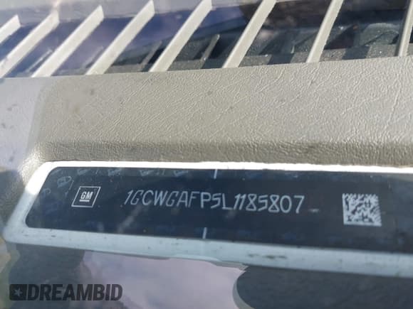 ✅ 2020 Chevrolet Express Cargo • VIN: 1GCWGAFP5L1185807 • Lot: 43412489. Listed on IAAI with 131,109 mi. Free auction sales archive from the USA and detailed vehicle history report at DreamBid. Image 9.