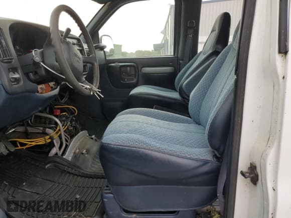 ✅ 1998 GMC Savana • VIN: 1GJHG39R0W1004126 • Lot: 53609964. Wystawiony na Copart z przebiegiem 105 675 mil. Bezpłatny archiwum sprzedaży aukcyjnych z USA i szczegółowy raport historii pojazdu na DreamBid. Zdjęcie 7.