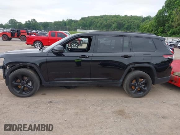 ✅ 2023 Jeep Grand Cherokee Laredo • VIN: 1C4RJKAG0P8828301 • Lot: 42198860. Listed on IAAI with 34,182 mi. Free auction sales archive from the USA and detailed vehicle history report at DreamBid. Image 14.