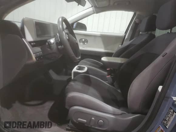 ✅ 2022 Hyundai Ioniq 5 SE • VIN: KM8KMDAF9NU058207 • Lot: 83538234. Wystawiony na Copart z przebiegiem 54 930 mil mil. Skorzystaj z bezpłatnego archiwum sprzedaży aukcyjnych z USA i zobacz szczegółowy raport historii pojazdu na DreamBid. Zdjęcie 7.