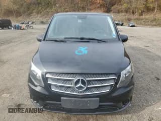 ✅ 2018 Mercedes-Benz Metris Passenger • VIN: WD4PG2EE9J3461892 • Lot: 91496565. Wystawiony na Copart z przebiegiem 141 066 mil. Bezpłatny archiwum sprzedaży aukcyjnych z USA i szczegółowy raport historii pojazdu na DreamBid. Zdjęcie 5.
