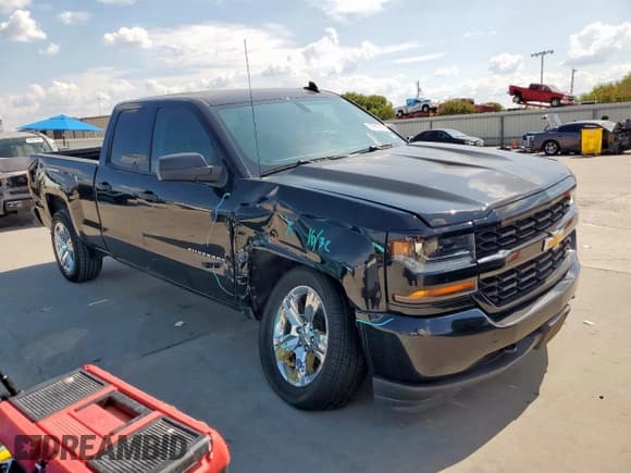✅ 2017 Chevrolet Silverado 1500 Custom • VIN: 1GCRCPEHXHZ386598 • Lot: 81961605. Wystawiony na Copart z przebiegiem 117 698 mil. Bezpłatny archiwum sprzedaży aukcyjnych z USA i szczegółowy raport historii pojazdu na DreamBid. Zdjęcie 4.