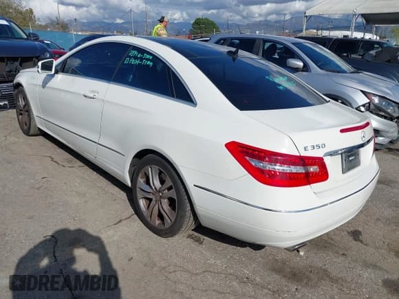 ✅ 2011 Mercedes-Benz E 350 • VIN: WDDKJ5GB3BF112274 • Lot: 43702973. Listed on IAAI with 96,821 mi. Free auction sales archive from the USA and detailed vehicle history report at DreamBid. Image 3.