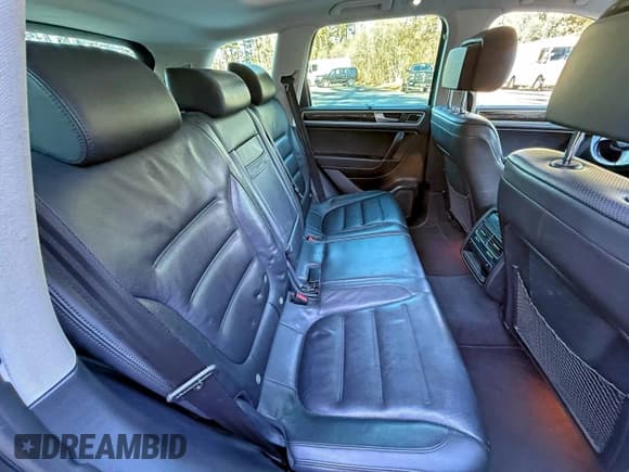 ✅ 2016 Volkswagen Touareg Lux • VIN: WVGEF9BP3GD005114 • Лот: 95557415. Опубликован ранее на Copart с пробегом 165 392 миль. Бесплатный доступ к архиву аукционных продаж из США и подробный отчёт об истории автомобиля на DreamBid. Изображение 6.