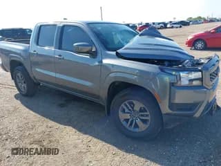 ✅ 2025 Nissan Frontier SL • VIN: 1N6ED1EJ3SN616876 • Лот: 43175720. Опубликован ранее на IAAI с пробегом 6 736 миль. Бесплатный доступ к архиву аукционных продаж из США и подробный отчёт об истории автомобиля на DreamBid. Изображение 1.