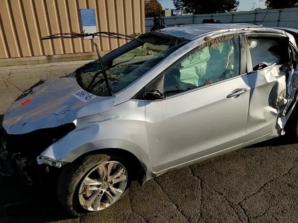 ✅ 2014 Hyundai Elantra • VIN: KMHD35LH8EU209828 • Lot: 90997145. Listed on Copart with Not provided. Free auction sales archive from the USA and detailed vehicle history report at DreamBid. Image 13.