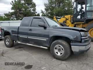 2005 Chevrolet Silverado 1500 Z71 z VIN 2GCEK19B351321259, wystawiony jako Copart lot #72497374 z przebiegiem 242 688 mil mil oraz Szkoda całkowita • Salvage title. Historia ofert i sprzedaży dostępna na DreamBid. Obrazek 4.
