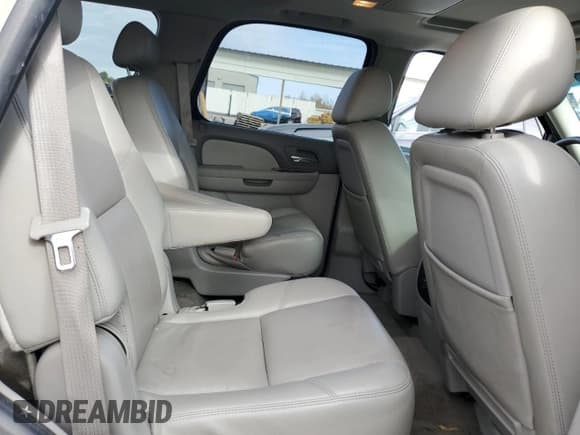 ✅ 2010 Chevrolet Tahoe LTZ • VIN: 1GNUCCE06AR167860 • Lot: 92745385. Wystawiony na Copart z przebiegiem 240 984 mil. Bezpłatny archiwum sprzedaży aukcyjnych z USA i szczegółowy raport historii pojazdu na DreamBid. Zdjęcie 11.