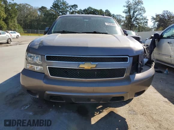 ✅ 2014 Chevrolet Suburban LS • VIN: 1GNSCHE0XER193582 • Lot: 74383684. Wystawiony na Copart z przebiegiem 147 840 mil. Bezpłatny archiwum sprzedaży aukcyjnych z USA i szczegółowy raport historii pojazdu na DreamBid. Zdjęcie 5.