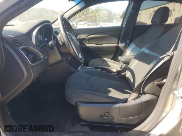 ✅ 2012 Chrysler 200 Touring • VIN: 1C3CCBBB3CN117615 • Lot: 93116135. Wystawiony na Copart z przebiegiem 208 614 mil. Bezpłatny archiwum sprzedaży aukcyjnych z USA i szczegółowy raport historii pojazdu na DreamBid. Zdjęcie 7.