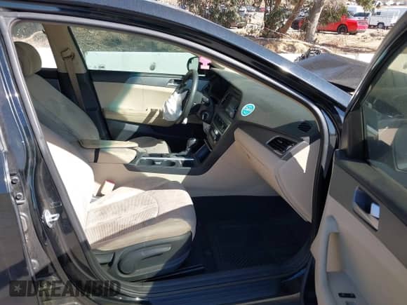 2016 Hyundai Sonata SE with VIN 5NPE24AF0GH320961, listed as a IAAI auction lot 43520689 with Not provided miles and . Bid and sale history available at DreamBid. Image 5.