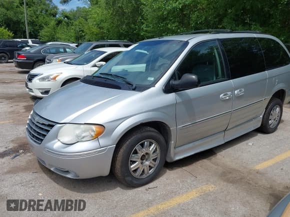 ✅ 2007 Chrysler Town & Country Limited • VIN: 2A8GP64L27R315098 • Lot: 42670996. Wystawiony na IAAI z przebiegiem 152 241 mil. Bezpłatny archiwum sprzedaży aukcyjnych z USA i szczegółowy raport historii pojazdu na DreamBid. Zdjęcie 2.