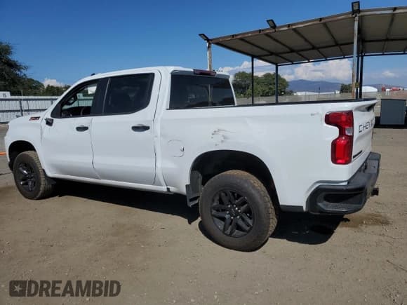 ✅ 2022 Chevrolet Silverado 1500 LT Trail Boss • VIN: 1GCPYFED1NZ200359 • Lot: 80747425. Wystawiony na Copart z przebiegiem 50 119 mil. Bezpłatny archiwum sprzedaży aukcyjnych z USA i szczegółowy raport historii pojazdu na DreamBid. Zdjęcie 2.