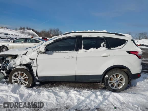 ✅ 2018 Ford Escape SE • VIN: 1FMCU9GD5JUC25213 • Lot: 43837033. Wystawiony na IAAI z przebiegiem 68 431 mil. Bezpłatny archiwum sprzedaży aukcyjnych z USA i szczegółowy raport historii pojazdu na DreamBid. Zdjęcie 14.