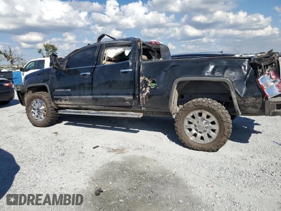 ✅ 2019 GMC Sierra 2500HD Denali • VIN: 1GT12SEY7KF222351 • Lot: 82711355. Listed on Copart with 121,904 mi. Free auction sales archive from the USA and detailed vehicle history report at DreamBid. Image 2.