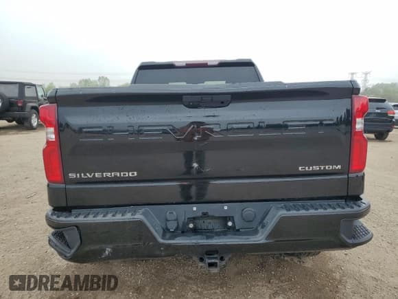 ✅ 2019 Chevrolet Silverado 1500 Custom • VIN: 1GCRYBEH8KZ309918 • Lot: 60553895. Wystawiony na Copart z przebiegiem 105 998 mil. Bezpłatny archiwum sprzedaży aukcyjnych z USA i szczegółowy raport historii pojazdu na DreamBid. Zdjęcie 6.
