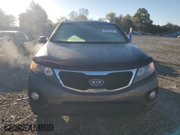 ✅ 2013 Kia Sorento EX • VIN: 5XYKU3A22DG399962 • Лот: 89655225. Опубликован ранее на Copart с пробегом 142 110 миль. Бесплатный доступ к архиву аукционных продаж из США и подробный отчёт об истории автомобиля на DreamBid. Изображение 5.