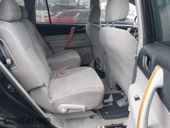 ✅ 2009 Toyota Highlander • VIN: JTEEW41A892035529 • Lot: 43911695. Listed on IAAI with 248,232 mi. Free auction sales archive from the USA and detailed vehicle history report at DreamBid. Image 8.