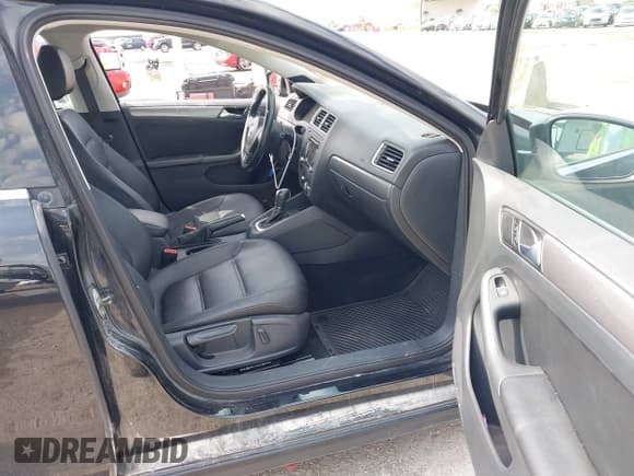 ✅ 2014 Volkswagen Jetta TDI w/Premium/Nav • VIN: 3VWLL7AJ2EM415312 • Lot: 42123936. Listed on IAAI with 47,874 mi. Free auction sales archive from the USA and detailed vehicle history report at DreamBid. Image 5.