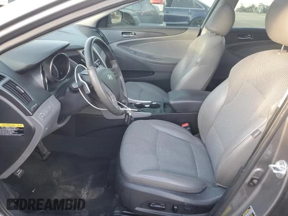 ✅ 2013 Hyundai Sonata SE • VIN: 5NPEC4AC3DH768335 • Лот: 90243145. Опубликован ранее на Copart с пробегом 131 241 миль. Бесплатный доступ к архиву аукционных продаж из США и подробный отчёт об истории автомобиля на DreamBid. Изображение 7.