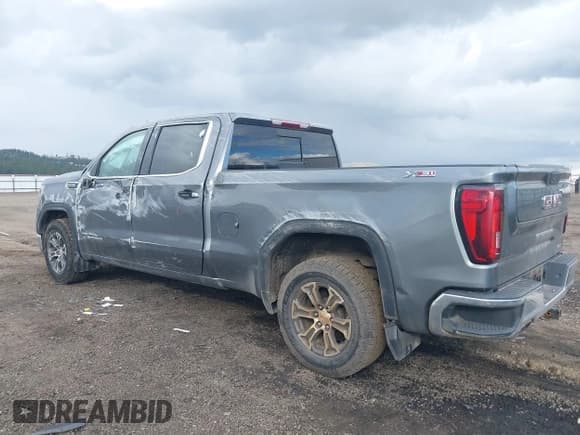 ✅ 2020 GMC Sierra 1500 SLT • VIN: 1GTU9DEDXLZ347703 • Lot: 41945136. Wystawiony na IAAI z przebiegiem 72 323 mil. Bezpłatny archiwum sprzedaży aukcyjnych z USA i szczegółowy raport historii pojazdu na DreamBid. Zdjęcie 3.