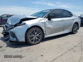 2021 Toyota Camry Hybrid SE z VIN 4T1G31AK8MU031647, wystawiony jako Copart lot #67152125 z przebiegiem 66 935 mil mil oraz Szkoda całkowita • Salvage title. Historia ofert i sprzedaży dostępna na DreamBid. Obrazek 1.
