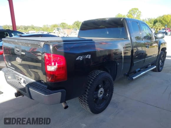 ✅ 2008 Chevrolet Silverado 1500 LTZ • VIN: 2GCEK19J681214749 • Lot: 43645293. Wystawiony na IAAI z przebiegiem 156 490 mil. Bezpłatny archiwum sprzedaży aukcyjnych z USA i szczegółowy raport historii pojazdu na DreamBid. Zdjęcie 4.