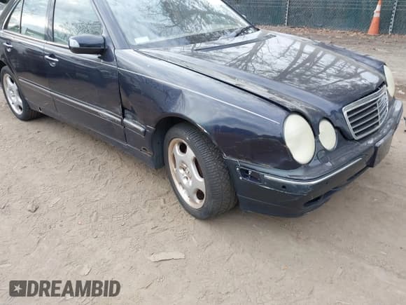 ✅ 2002 Mercedes-Benz E 320 • VIN: WDBJF83J32X068355 • Lot: 41872613. Wystawiony na IAAI z przebiegiem 143 501 mil. Bezpłatny archiwum sprzedaży aukcyjnych z USA i szczegółowy raport historii pojazdu na DreamBid. Zdjęcie 6.