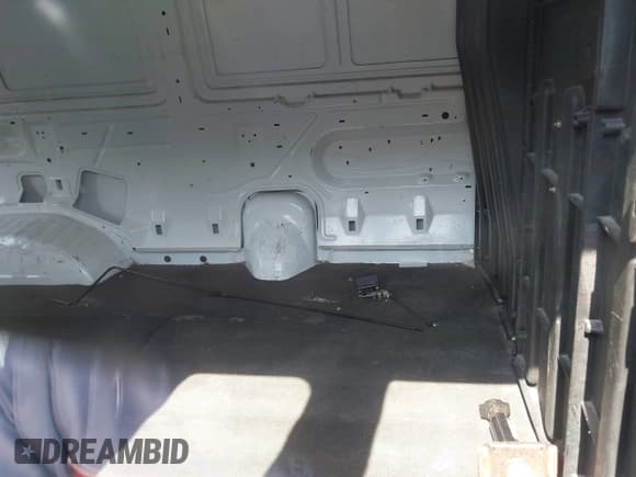 ✅ 2011 Ford Econoline Cargo Commercial • VIN: 1FTNE1EW0BDA00800 • Lot: 42707499. Wystawiony na IAAI z przebiegiem 296 110 mil. Bezpłatny archiwum sprzedaży aukcyjnych z USA i szczegółowy raport historii pojazdu na DreamBid. Zdjęcie 8.