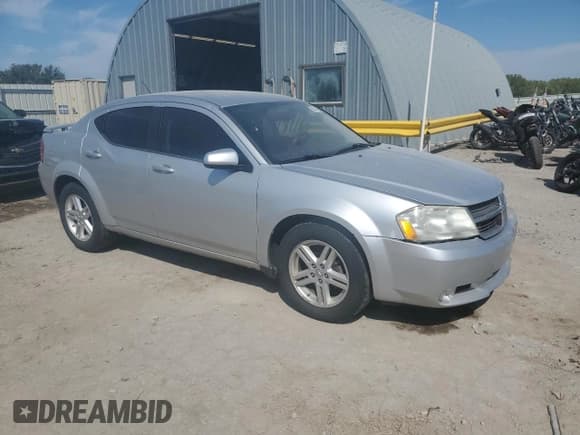 ✅ 2010 Dodge Avenger R/T • VIN: 1B3CC5FB9AN237036 • Lot: 72609834. Wystawiony na Copart z przebiegiem 141 181 mil. Bezpłatny archiwum sprzedaży aukcyjnych z USA i szczegółowy raport historii pojazdu na DreamBid. Zdjęcie 4.