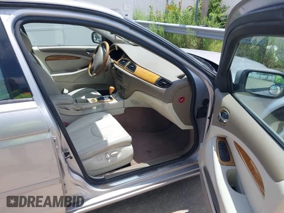 ✅ 2000 Jaguar S-Type V6 • VIN: SAJDA01C8YFL38313 • Lot: 42540949. Wystawiony na IAAI z przebiegiem 120 177 mil. Bezpłatny archiwum sprzedaży aukcyjnych z USA i szczegółowy raport historii pojazdu na DreamBid. Zdjęcie 5.