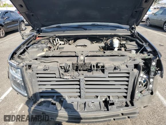 ✅ 2019 Chevrolet Suburban LT • VIN: 1GNSCHKCXKR142822 • Lot: 72620164. Wystawiony na Copart z przebiegiem 82 728 mil. Bezpłatny archiwum sprzedaży aukcyjnych z USA i szczegółowy raport historii pojazdu na DreamBid. Zdjęcie 12.