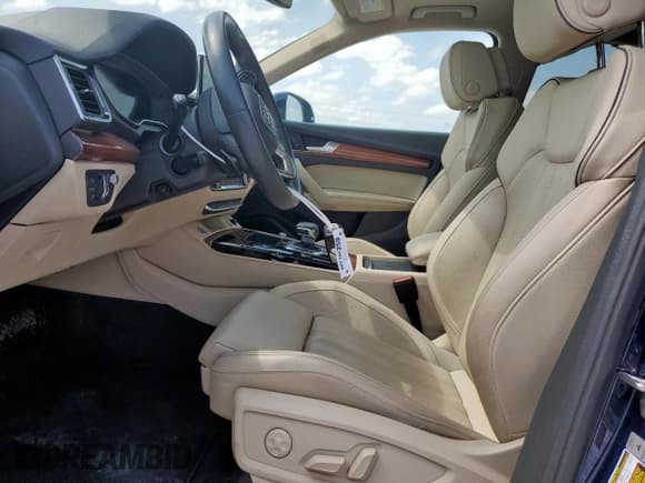 ✅ 2021 Audi Q5 Prestige • VIN: WA1CAAFY4M2019507 • Lot: 60739515. Wystawiony na Copart z przebiegiem 28 831 mil. Bezpłatny archiwum sprzedaży aukcyjnych z USA i szczegółowy raport historii pojazdu na DreamBid. Zdjęcie 7.