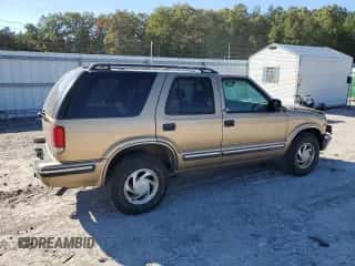 1999 Chevrolet Blazer LS with VIN 1GNDT13WXX2105262, listed as a Copart auction lot 77536214 with 155,108 mi miles and Salvage title. Bid and sale history available at DreamBid. Image 3.