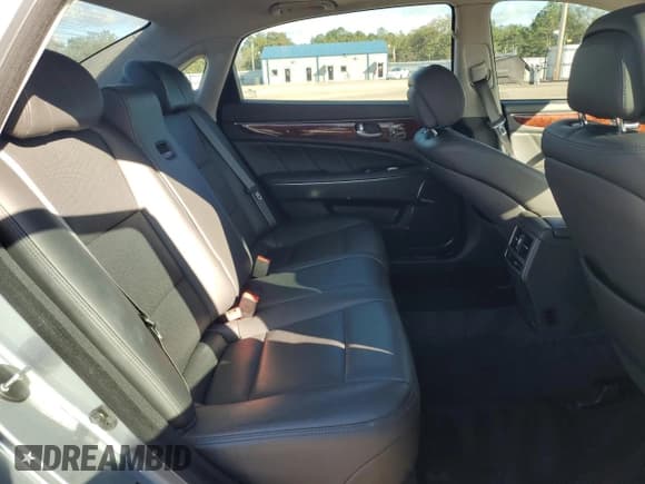 ✅ 2015 Hyundai Equus Ultimate • VIN: KMHGH4JH4FU094223 • Lot: 80720744. Listed on Copart with 57,957 mi. Free auction sales archive from the USA and detailed vehicle history report at DreamBid. Image 10.