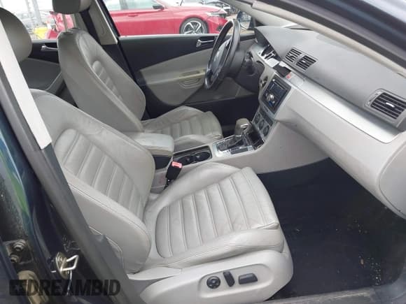 ✅ 2006 Volkswagen Passat 3.6L V6 • VIN: WVWCU73C96E215940 • Lot: 42257810. Listed on IAAI with 102,795 mi. Free auction sales archive from the USA and detailed vehicle history report at DreamBid. Image 5.