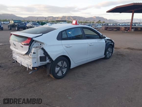 ✅ 2017 Hyundai Ioniq Blue • VIN: KMHC65LC2HU050185 • Lot: 42071522. Wystawiony na IAAI z przebiegiem 105 186 mil. Bezpłatny archiwum sprzedaży aukcyjnych z USA i szczegółowy raport historii pojazdu na DreamBid. Zdjęcie 4.