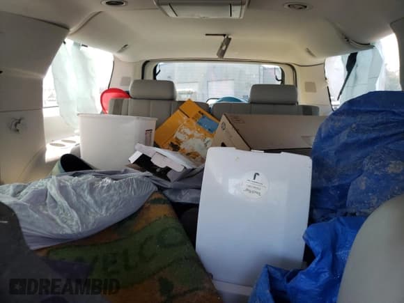 ✅ 2012 Chevrolet Suburban LT • VIN: 1GNSCJE03CR199969 • Lot: 74335844. Wystawiony na Copart z przebiegiem 255 324 mil. Bezpłatny archiwum sprzedaży aukcyjnych z USA i szczegółowy raport historii pojazdu na DreamBid. Zdjęcie 10.