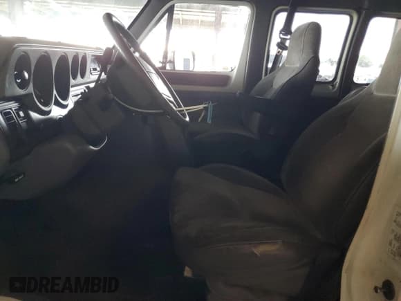 ✅ 1996 Dodge Passenger • VIN: 2B5WB35ZXTK148214 • Lot: 92360285. Wystawiony na Copart z przebiegiem 127 028 mil. Bezpłatny archiwum sprzedaży aukcyjnych z USA i szczegółowy raport historii pojazdu na DreamBid. Zdjęcie 7.