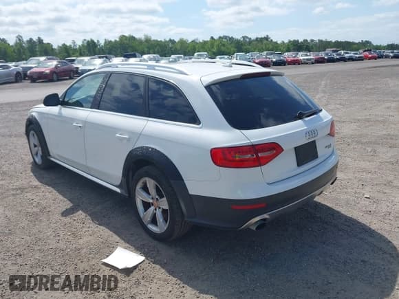 ✅ 2015 Audi allroad A4 Premium Plus • VIN: WA1UFAFLXFA055527 • Лот: 41760426. Опубликован ранее на IAAI с пробегом 130 238 миль. Бесплатный доступ к архиву аукционных продаж из США и подробный отчёт об истории автомобиля на DreamBid. Изображение 3.