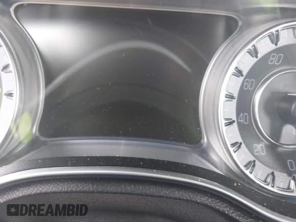 ✅ 2018 Chrysler 300 Touring L • VIN: 2C3CCAAGXJH275057 • Лот: 42945101. Опубликован ранее на IAAI с пробегом Не указан. Бесплатный доступ к архиву аукционных продаж из США и подробный отчёт об истории автомобиля на DreamBid. Изображение 15.