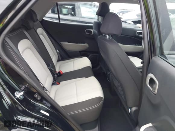 ✅ 2025 Hyundai Venue SEL • VIN: KMHRC8A36SU378028 • Lot: 42432687. Listed on IAAI with 810 mi. Free auction sales archive from the USA and detailed vehicle history report at DreamBid. Image 8.