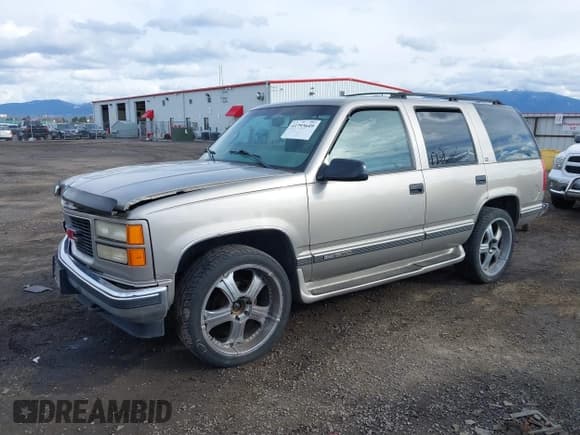 ✅ 1999 GMC Yukon • VIN: 1GKEK13R2XJ712390 • Lot: 41793649. Wystawiony na IAAI z przebiegiem 222 721 mil. Bezpłatny archiwum sprzedaży aukcyjnych z USA i szczegółowy raport historii pojazdu na DreamBid. Zdjęcie 18.