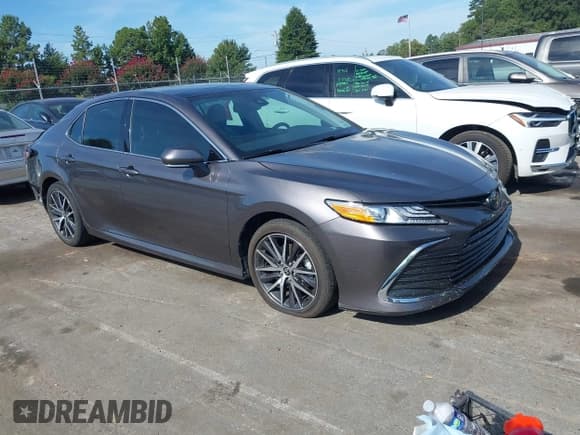✅ 2022 Toyota Camry XLE • VIN: 4T1F11AK1NU033226 • Lot: 43127818. Wystawiony na IAAI z przebiegiem 40 761 mil. Bezpłatny archiwum sprzedaży aukcyjnych z USA i szczegółowy raport historii pojazdu na DreamBid. Zdjęcie 1.