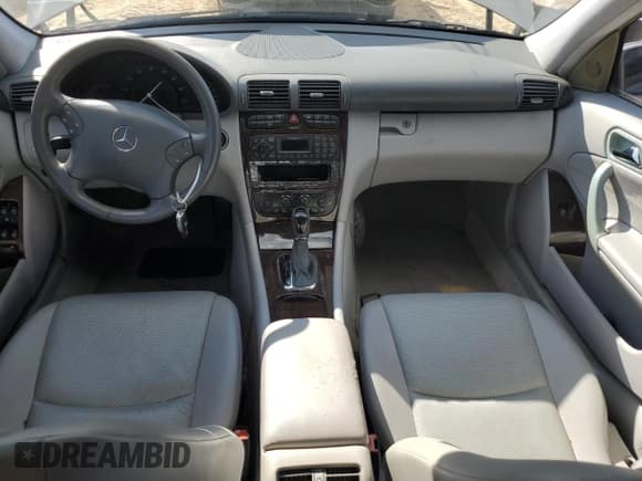 ✅ 2003 Mercedes-Benz C 240 • VIN: WDBRF61JX3A458335 • Лот: 81825515. Опубликован ранее на Copart с пробегом Не указан. Бесплатный доступ к архиву аукционных продаж из США и подробный отчёт об истории автомобиля на DreamBid. Изображение 8.