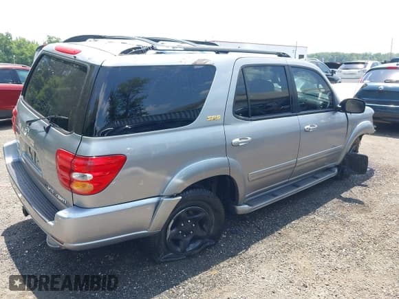 ✅ 2002 Toyota Sequoia SR5 • VIN: 5TDBT44A92S075063 • Лот: 42558920. Опубликован ранее на IAAI с пробегом 363 206 миль. Бесплатный доступ к архиву аукционных продаж из США и подробный отчёт об истории автомобиля на DreamBid. Изображение 4.