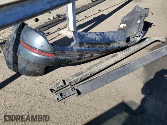 ✅ 2022 Lincoln Aviator Grand Touring • VIN: 5LMYJ8XY8NNL02066 • Lot: 76135874. Listed on Copart with 23,444 mi. Free auction sales archive from the USA and detailed vehicle history report at DreamBid. Image 13.