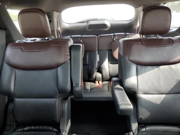 ✅ 2020 Ford Explorer Platinum • VIN: 1FM5K8HC1LGA26482 • Lot: 53667005. Wystawiony na Copart z przebiegiem 32 030 mil. Bezpłatny archiwum sprzedaży aukcyjnych z USA i szczegółowy raport historii pojazdu na DreamBid. Zdjęcie 10.