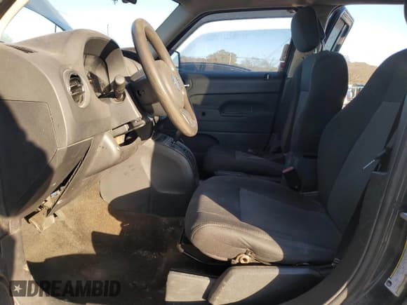 ✅ 2014 Jeep Patriot Sport • VIN: 1C4NJPBB3ED522454 • Lot: 91681115. Listed on Copart with 181,341 mi. Free auction sales archive from the USA and detailed vehicle history report at DreamBid. Image 7.