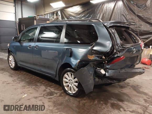 ✅ 2017 Toyota Sienna XLE • VIN: 5TDDZ3DC5HS164964 • Lot: 41516182. Listed on IAAI with 62,287 mi. Free auction sales archive from the USA and detailed vehicle history report at DreamBid. Image 3.